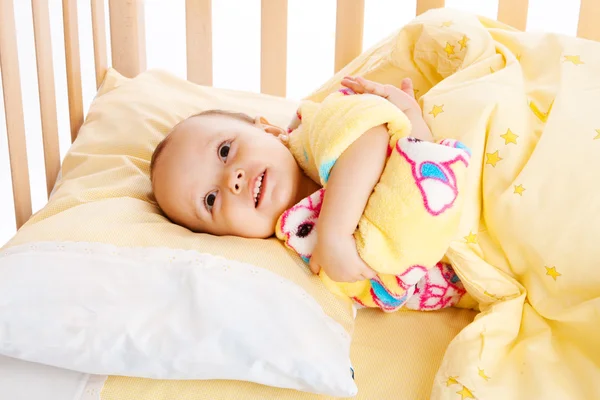 Dziecko w łóżeczku — Zdjęcie stockowe