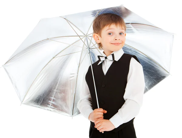 Junge unter Regenschirm — Stockfoto