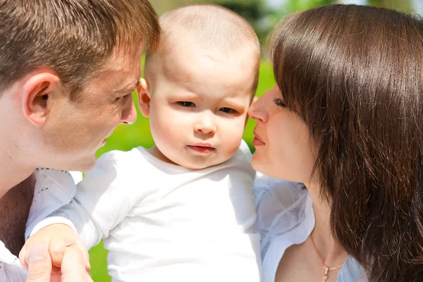 Chłopiec dziecko i jego rodzice — Zdjęcie stockowe