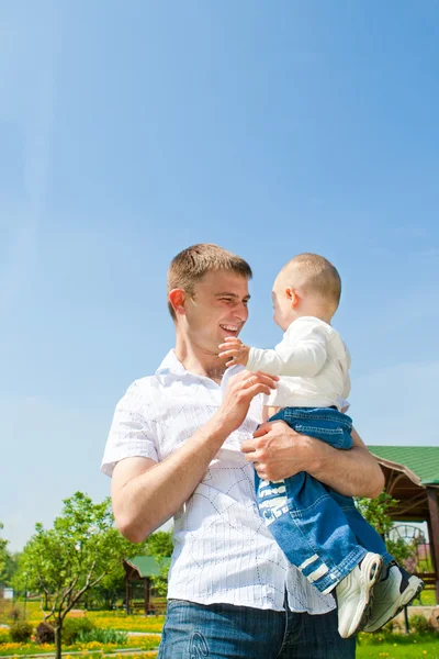 Glada far med son — Stockfoto