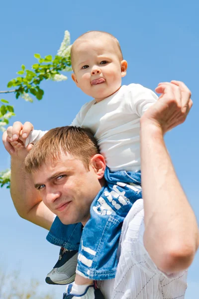 赤ちゃんとパパ — ストック写真