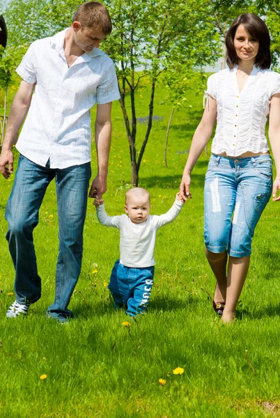 Family walking — Stock Photo, Image