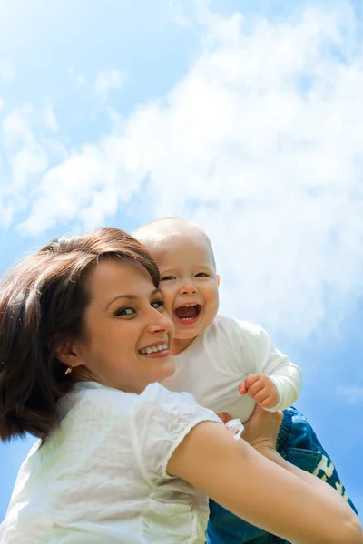 Szczęśliwa matka i dziecko — Zdjęcie stockowe