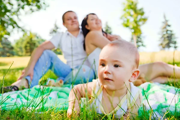 Bebê e seus pais — Fotografia de Stock