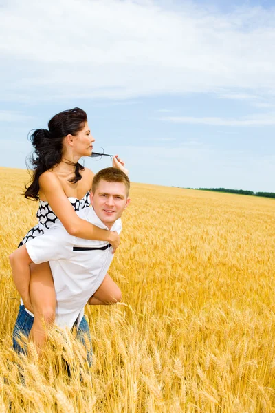 Weekend in a wheat field — Stock Photo, Image