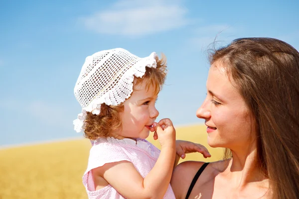 Portrait of woman and toddler — Stock Photo, Image