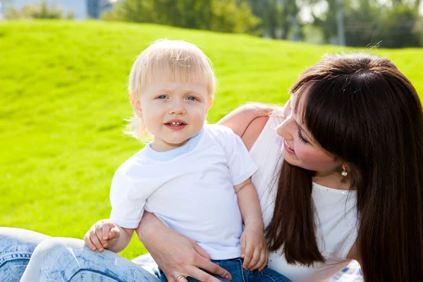 Mom and son outside — Stock Photo, Image