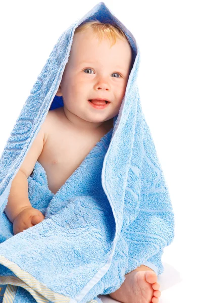 Baby bedekt met handdoek — Stockfoto
