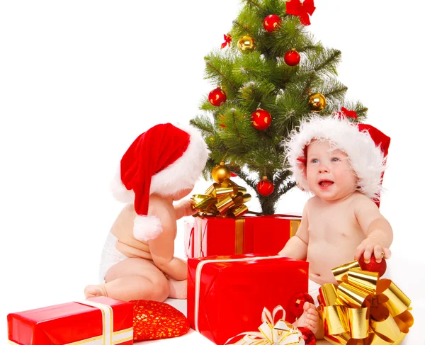 Bébés à la recherche de cadeaux — Photo