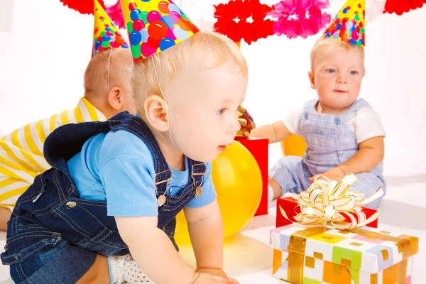 Bebés en fiesta de cumpleaños —  Fotos de Stock