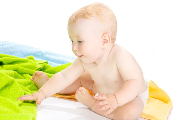 Baby mit Handtüchern — Stockfoto