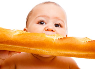 Fransız ekmeği yiyen bebek
