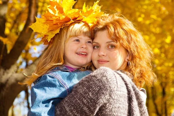 Mother and daughter in autumn — Stock Photo, Image
