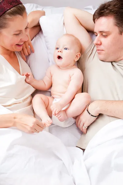 Mãe, pai e bebé — Fotografia de Stock