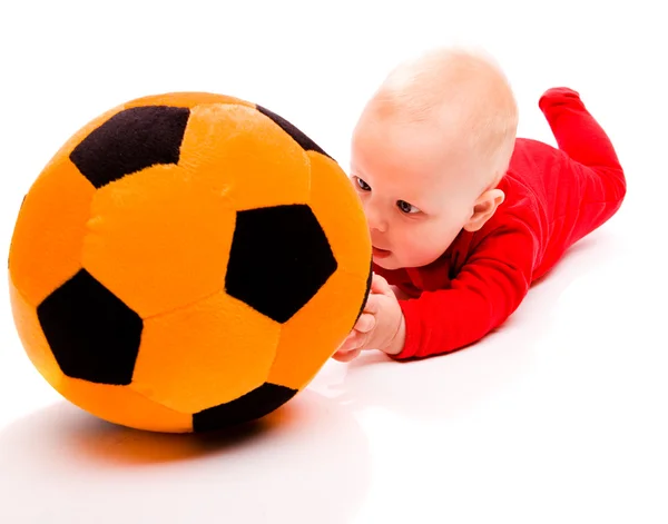 Μωρό με μπάλα ποδοσφαίρου — Φωτογραφία Αρχείου