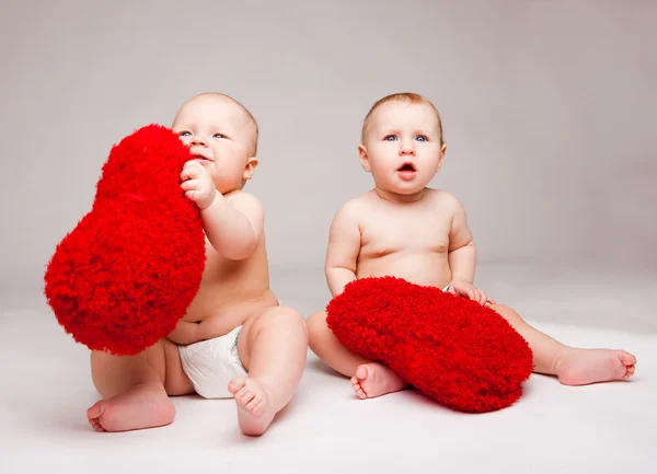 Valentine babies with fluffy hearts — Stock Photo, Image