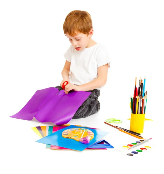 Boy cutting paper — Stock Photo, Image