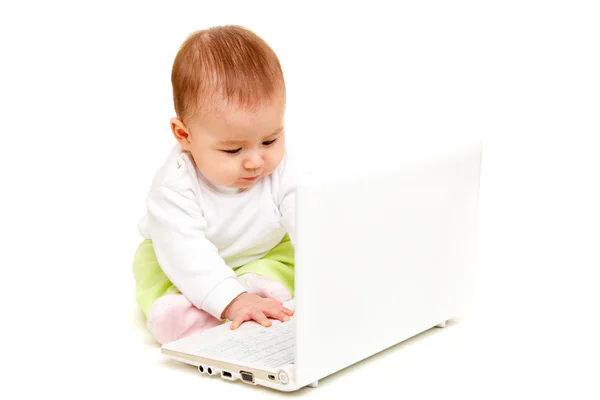 Bébé à ordinateur portable — Photo