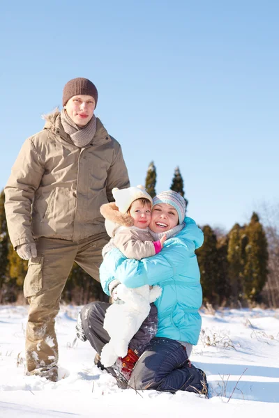 겨울 가족 — 스톡 사진