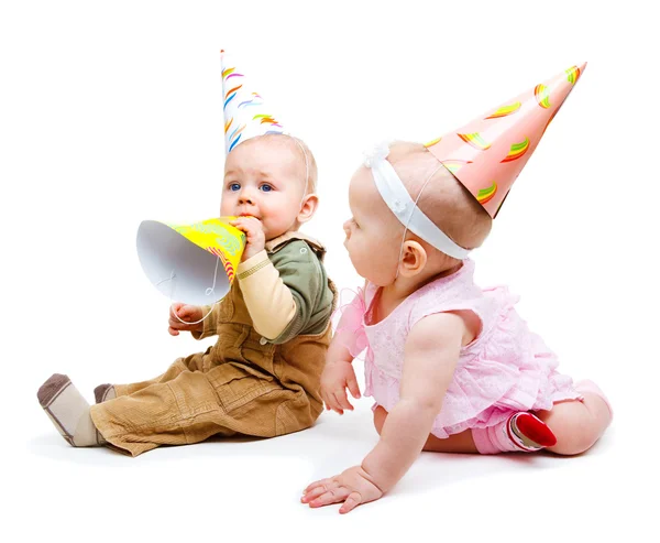 Dois bebês em chapéus de festa — Fotografia de Stock