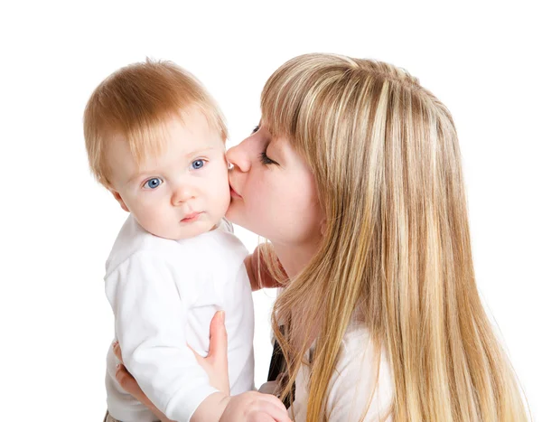 Donna baciare bambino — Foto Stock