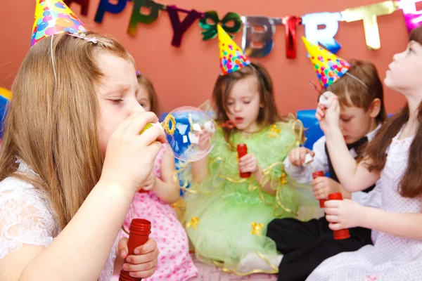 Kids blowing bubbles — Stock Photo, Image