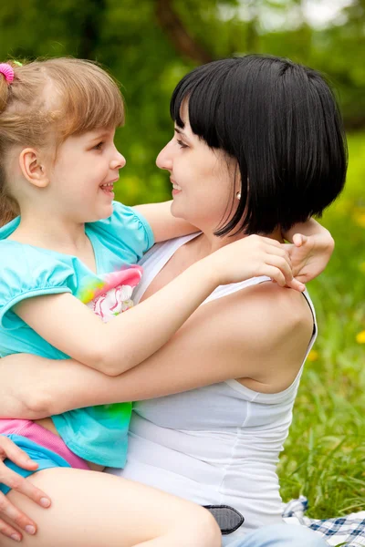 Mother embracing daughter — Stock Photo, Image