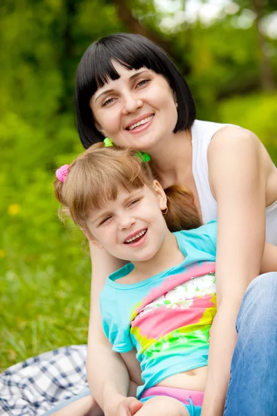 Mom embracing daughter — Stock Photo, Image