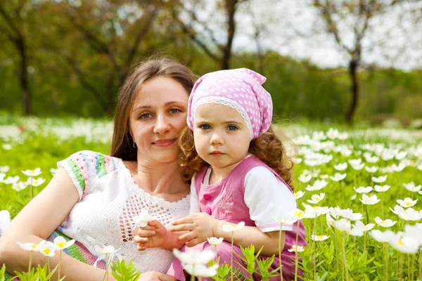 Woman and and toddler girl — Stock Photo, Image