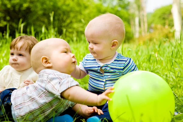 Babies in the outdoor — Stock Photo, Image