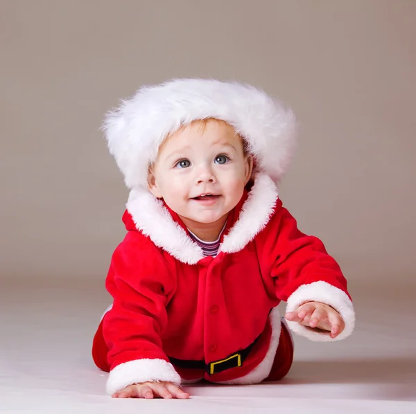 Kruipende christmas baby — Stockfoto