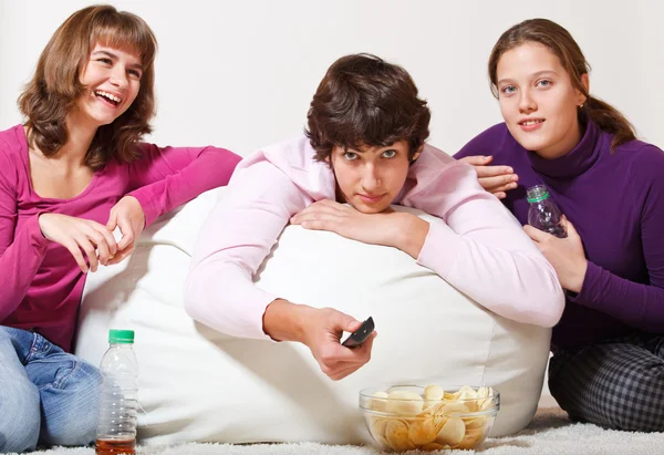 Drie vrolijke tieners — Stockfoto