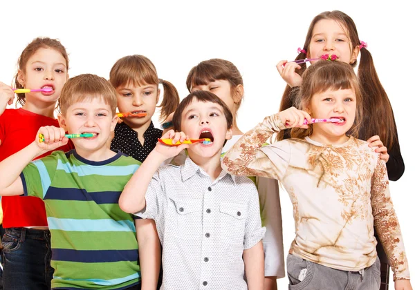 Crianças multidão limpeza dos dentes — Fotografia de Stock