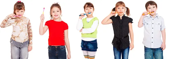 Crianças limpeza de dentes — Fotografia de Stock