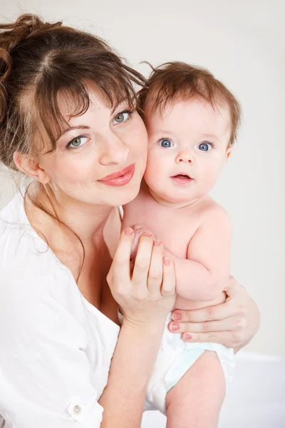 Woman holding infant — Stock Photo, Image