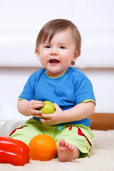과일과 아기 — 스톡 사진