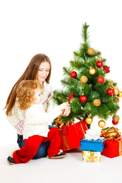 Decorating Christmas tree — Stock Photo, Image