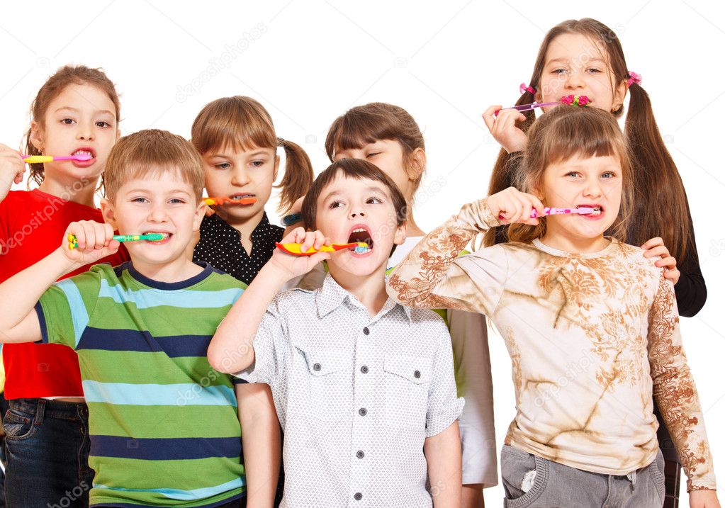Kids crowd cleaning teeth