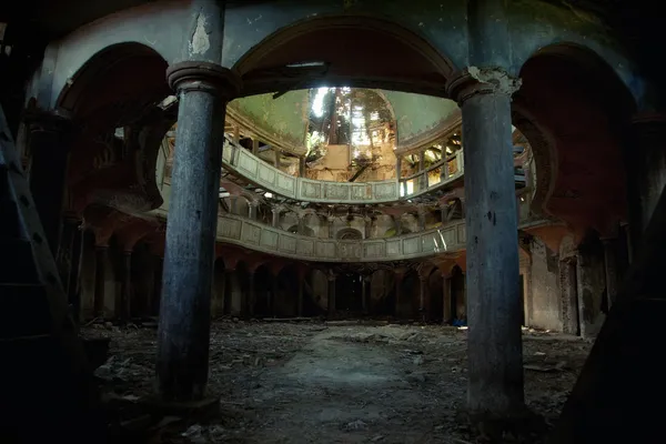 Foto de una vieja ópera destruida —  Fotos de Stock