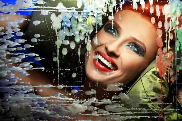 Ritratto colorato di una donna stupenda con sorriso — Foto Stock