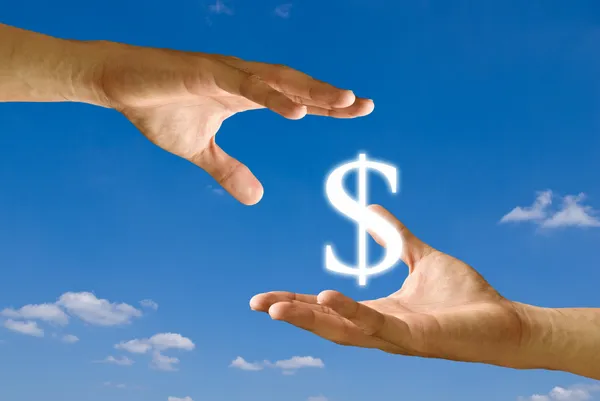 Dos manos comparten el icono del dólar juntas — Foto de Stock