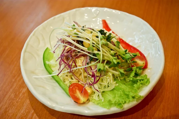 Салат в японському стилі — стокове фото