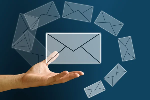 El mektup simgesi, e-posta kavramı taşıma — Stok fotoğraf