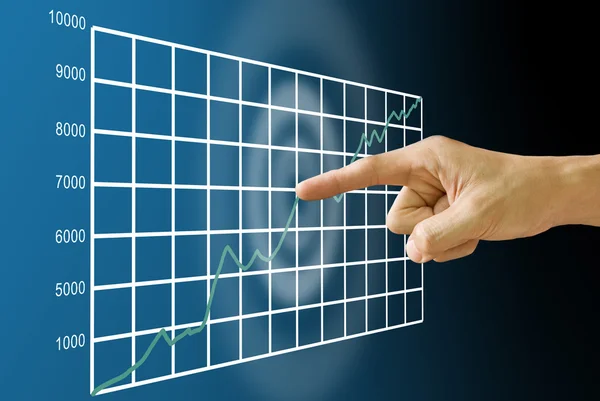 Палец толкает график статистики фондовой биржи — стоковое фото