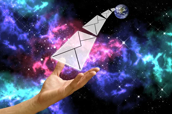 信发送从地球在猎户座和空间 — 图库照片