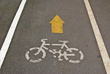 yolda, Bisiklet yolu parkta Bisiklete işareti