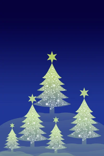Kerstboom met blauwe hemelachtergrond — Stockfoto
