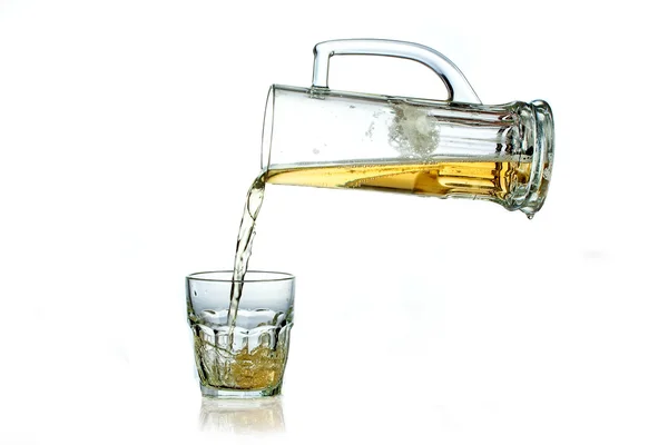 ビールのマグカップ充填ガラス — ストック写真