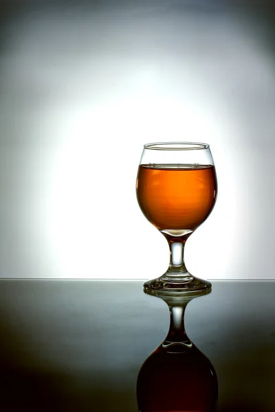 Sklenici brandy s odleskem — Stock fotografie
