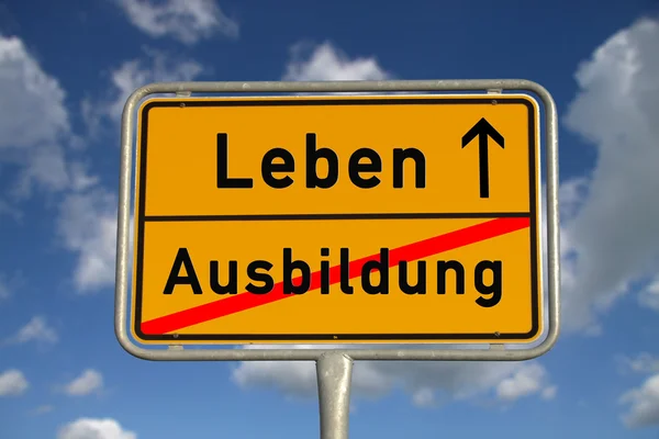 Német road sign szakmai gyakorlatot és az élet — Stock Fotó